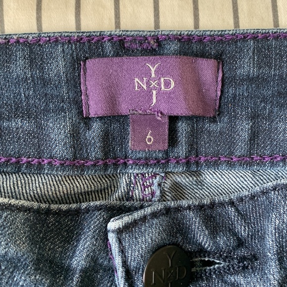 NYDJ NOT YOUR DAUGHTERS JEANS.  LIFT & TUCK.  BOOTLEG.  SIZE 6. - Picture 4 of 8
